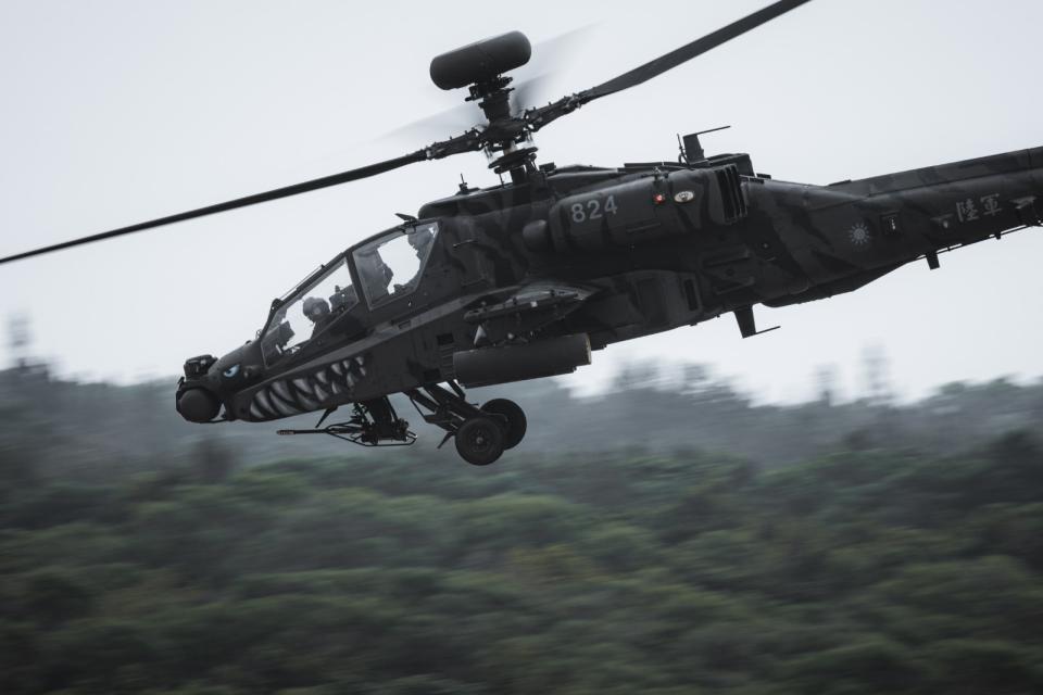 AH-64E阿帕契直升機戰力展示。軍聞社