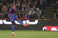 Crystal Palace's Jean-Philippe Mateta scores his side's second goal during the English Premier League soccer match between Crystal Palace and Manchester United at Selhurst Park stadium in London, England, Monday, May 6, 2024. (AP Photo/Ian Walton)