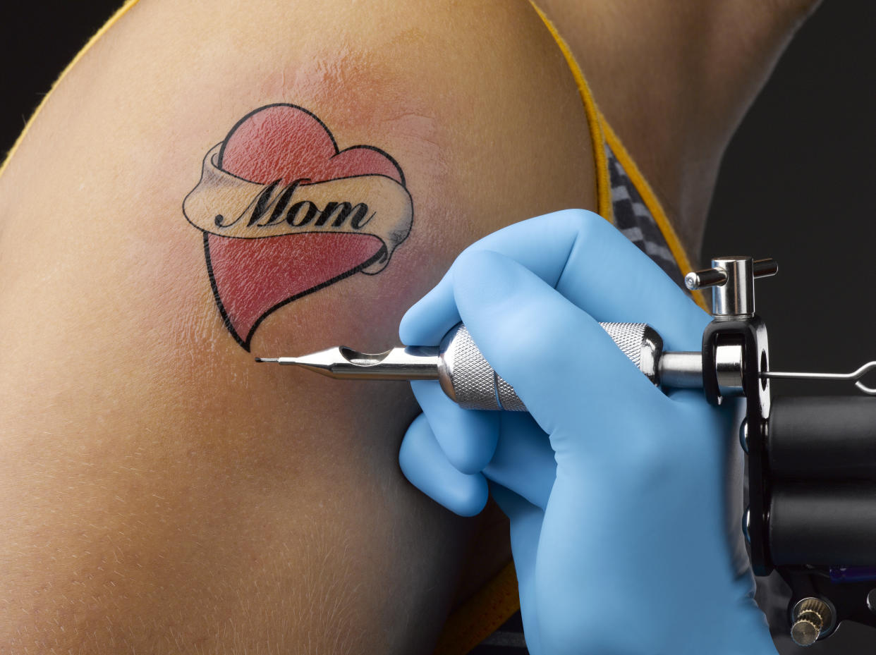 El 93% de las personas reconoce que un tatuaje conmemorativo las ayudó a superar el duelo. [Foto: Getty Images]