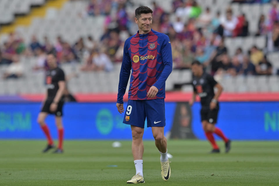 Robert Lewandowski praises two Barcelona youngsters after Valencia clash