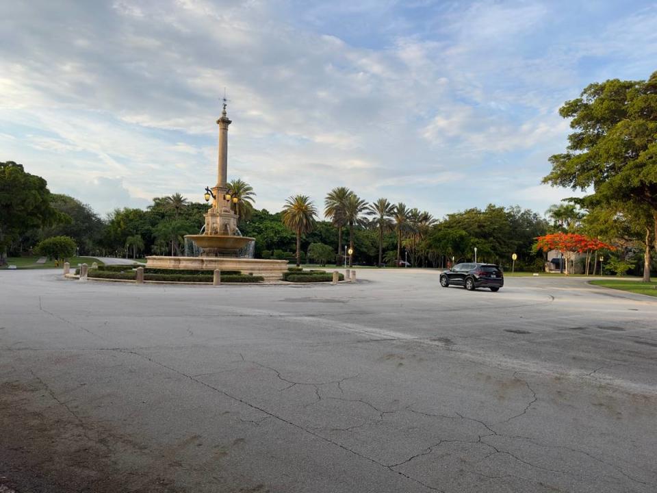 Granada Boulevard in Coral Gables with the central street fountain and street entrance to Venetian Pool top right around 7 p.m. on June 1, 2023.