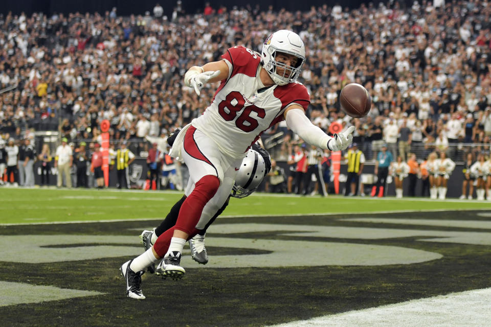 Arizona Cardinals tight end Zach Ertz (86) misses on catch attempt in the end zone during the second half of an NFL football game against the Las Vegas Raiders Sunday, Sept. 18, 2022, in Las Vegas. (AP Photo/David Becker)