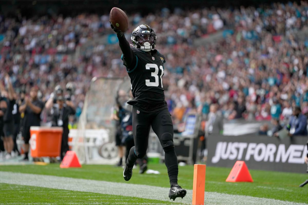 Jacksonville Jaguars cornerback Tyson Campbell (32) celebrates