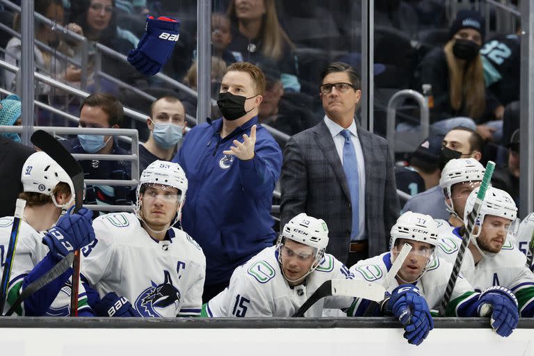 Brian Hamilton, el entrenador de Canucks de Vancouver, se salvó gracias a la fan de Seattle Kraken, Nadia Popovici