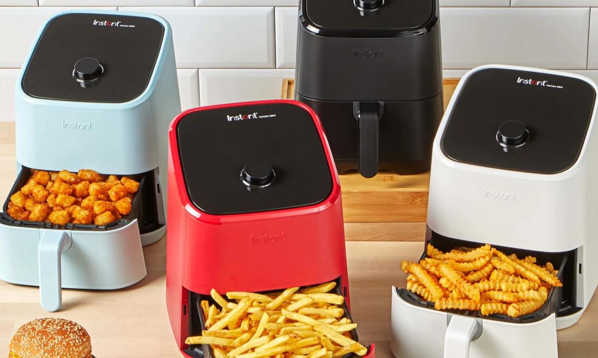 Instant Vortex 2QT Mini Air Fryer, Small Air fryer that Crisps, Reheats,  Bakes, Roasts for Quick Easy Meals, Includes over 100 In-App Recipes, is