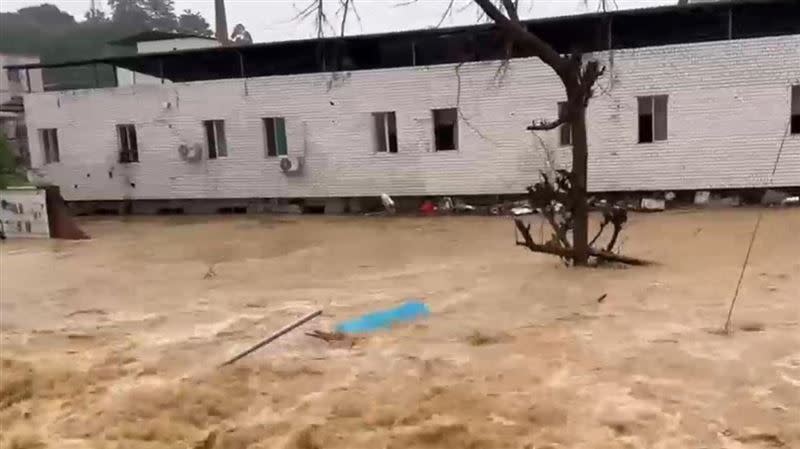 中國重慶市連日受到強降雨影響，各地傳出災情。（圖／翻攝自龍華網）