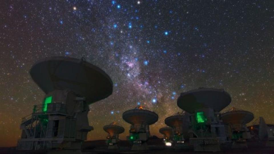 The antennas of the Atacama Large Millimeter/submillimeter Array (ALMA), set against the splendour of the Milky Way