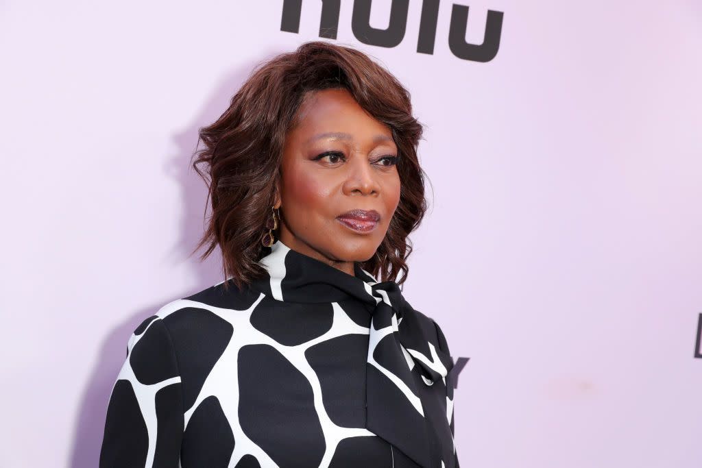 best short haircuts for older women alfre woodard