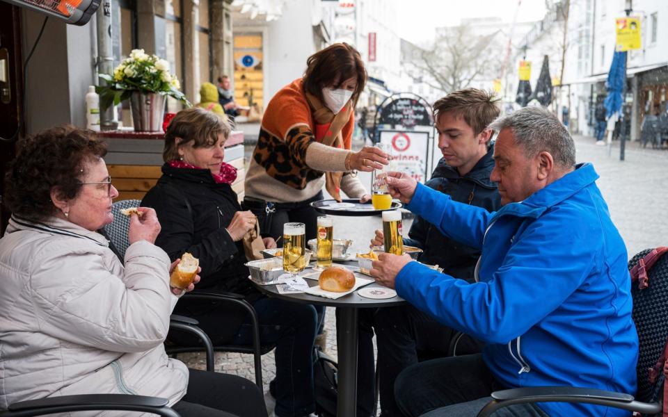 Outdoor dining  - Oliver Dietze/DPA