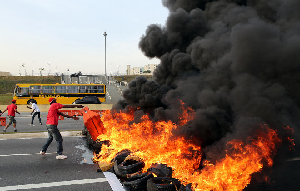 <p>A supporter of Brazil’s suspended President Dilma Rousseff creates a burning barricade to block a main avenue near the Arena de São Paulo stadium, Aug. 30, 2016. (Photo: Reuters/Paulo Whitaker) </p>