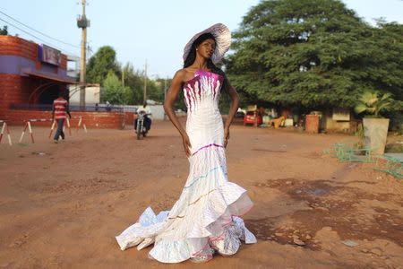 Model Sira Coulibaly poses for a picture in bazin outfits made by designer Fall Creation in Bamako, Mali, October 21, 2015. REUTERS/Joe Penney