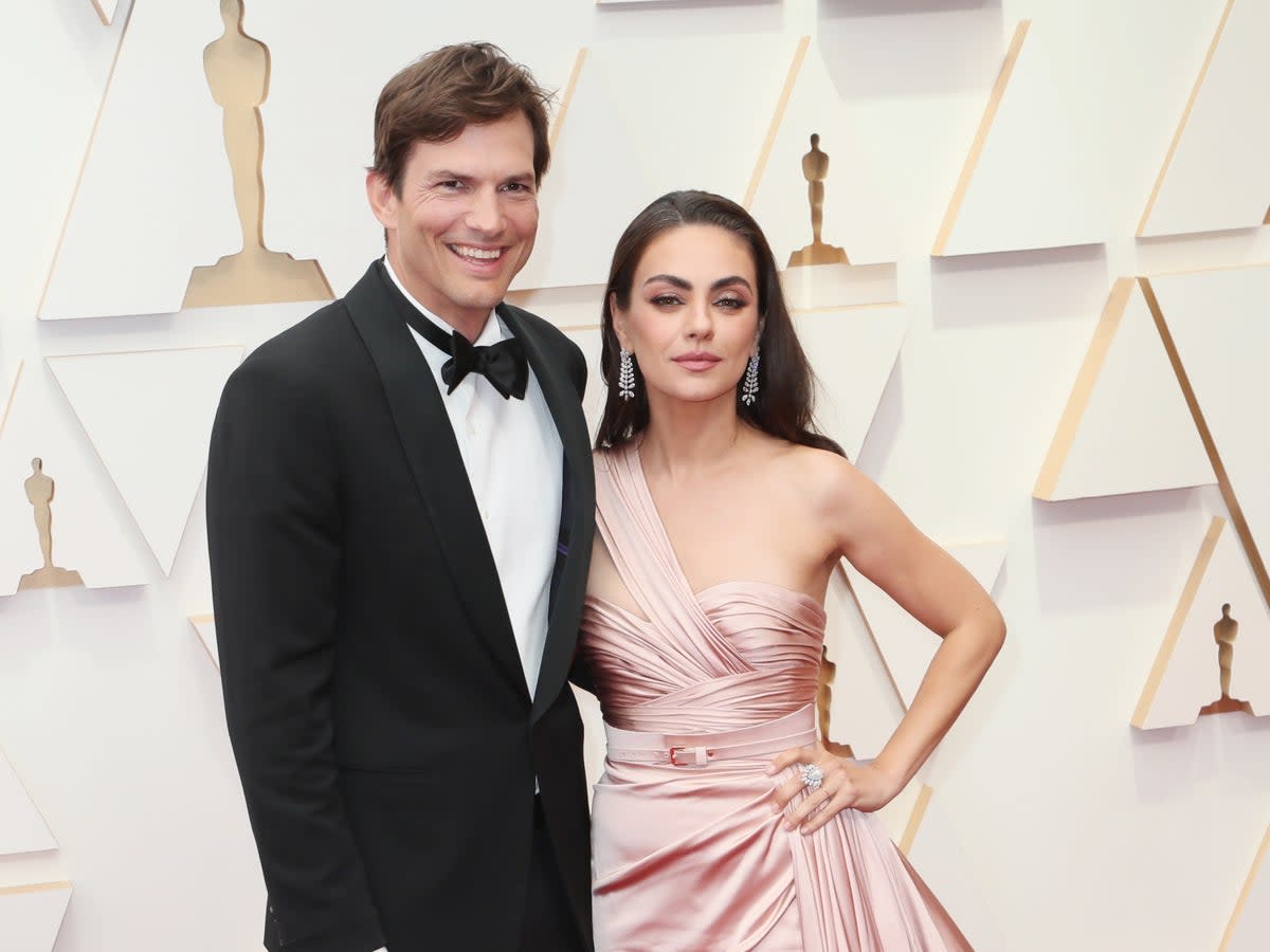 Mila Kunis and Ashton Kutcher make red carpet debut at Oscars (Getty Images)