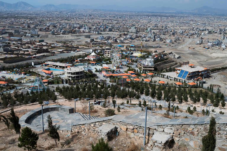 Esta fotografía tomada el 9 de noviembre de 2022 muestra una vista general del parque Habibullah Zazai en las afueras de Kabul.