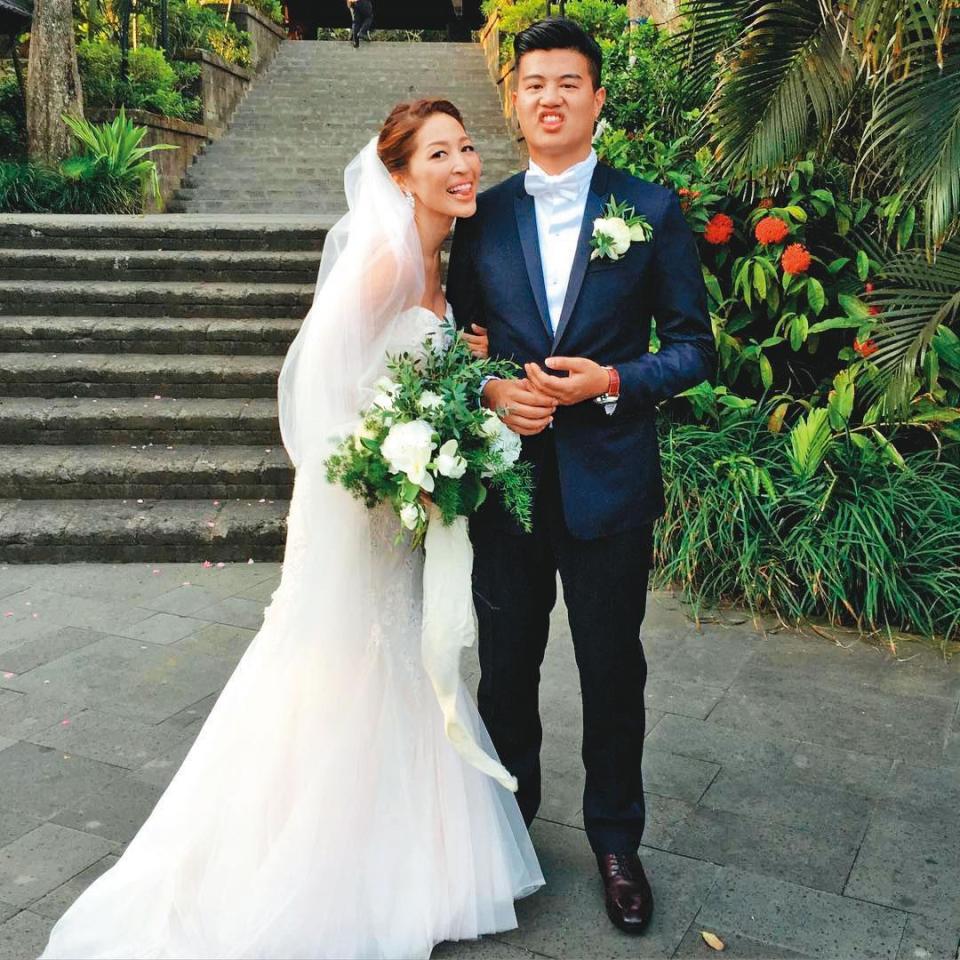 吳昕豪（右）和胡亦蓮（左）結婚後，替吳東亮添了1個孫子和1個孫女。（翻攝IG）