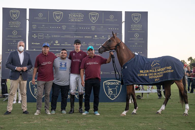 Cruz jugó con Vasca Manau, producto de la cría de su familia premiado como el mejor Polo Argentino de la final por la Copa de Oro de Sotogrande.