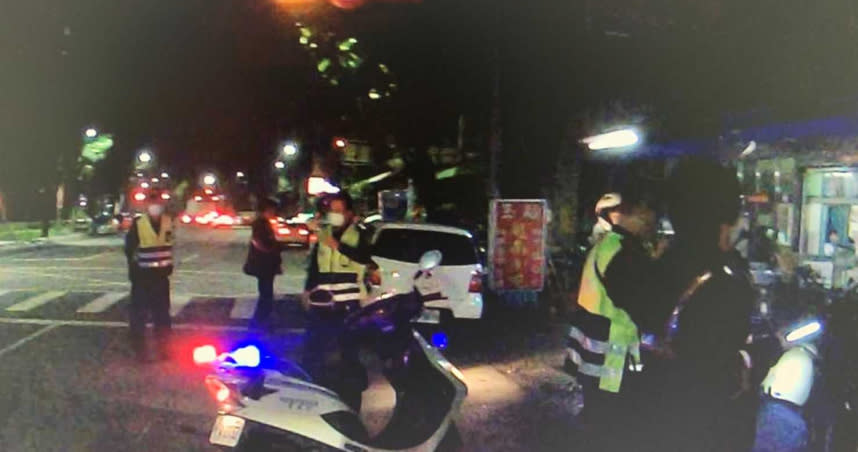高市小港區昨深夜發生越南籍移工街頭鬥毆事件，1人被打得頭破血流，消防派遣系統卻顯示「急病」，挨轟「大事化小」。（圖／讀者提供）