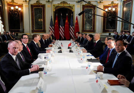 U.S. Trade Representative Robert Lighthizer (4thL), Treasury Secretary Steven Mnuchin (3rdL), Commerce Secretary Wilbur Ross, White House economic adviser Larry Kudlow and White House trade adviser Peter Navarro pose for a photograph with China's Vice Premier Liu He (4thR), Chinese vice ministers and senior officials before the start of US-China trade talks at the White House in Washington, U.S., February 21, 2019. REUTERS/Joshua Roberts