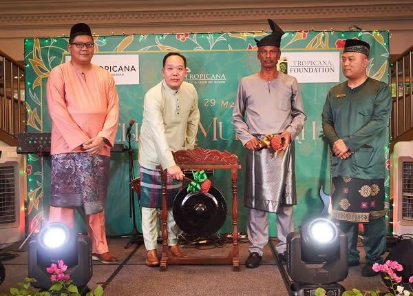 Tropicana Golf & Country Resort treated 100 children from three orphanages to its Santapan 29 Malam