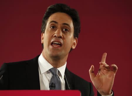 Britain's opposition Labour Party leader Ed Miliband gestures as launches his party's 2015 election campaign, at the Lowry Theatre in Salford, north west England January 5, 2015. REUTERS/Andrew Yates