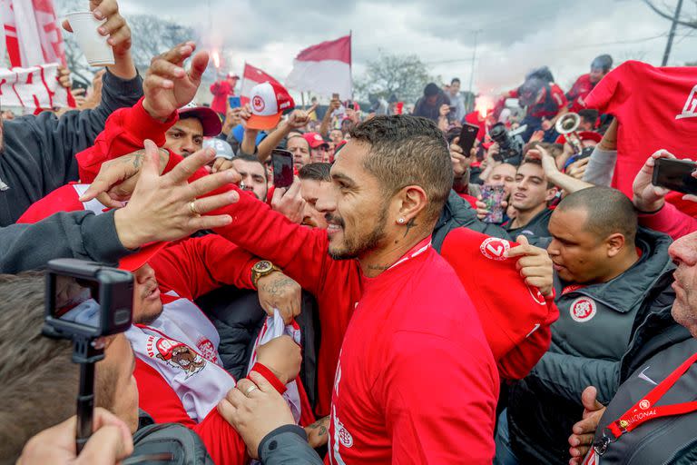 Paolo Guerrero, llecien llegado al Inter, no podrá jugar por ocho meses