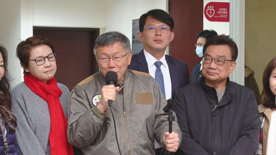 柯文哲要求藍綠龍頭候選人到民眾黨團溝通，國民黨回應要再討論。