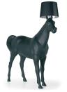 Lo mejor (o lo peor) de esta lámpara de caballo es que se vende a tamaño real. (Foto: Twitter / <a href="http://twitter.com/TWTFSale/status/1050572575754072065" rel="nofollow noopener" target="_blank" data-ylk="slk:@TWTFSale;elm:context_link;itc:0;sec:content-canvas" class="link ">@TWTFSale</a>).