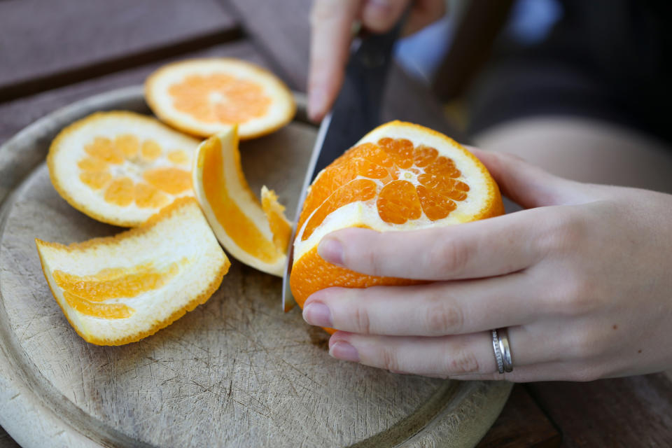 Orangenschalen kannst du auf ganz vielfältige Art und Weise verwerten. (Bild: Getty Images)