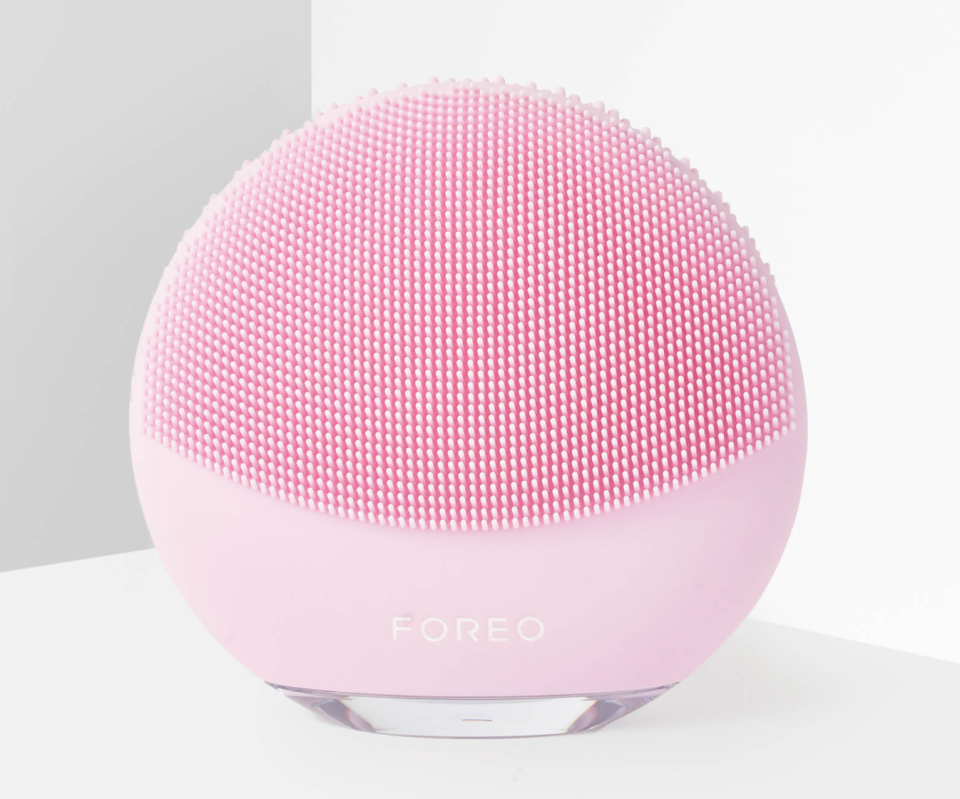 FOREO LUNA MINI 3 DUAL-SIDED FACE BRUSH FOR ALL SKIN TYPES