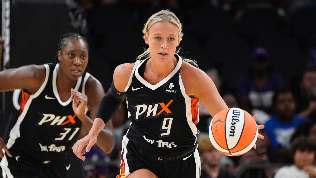 Sophie Cunningham dribbles the ball for the Phoenix Mercury.