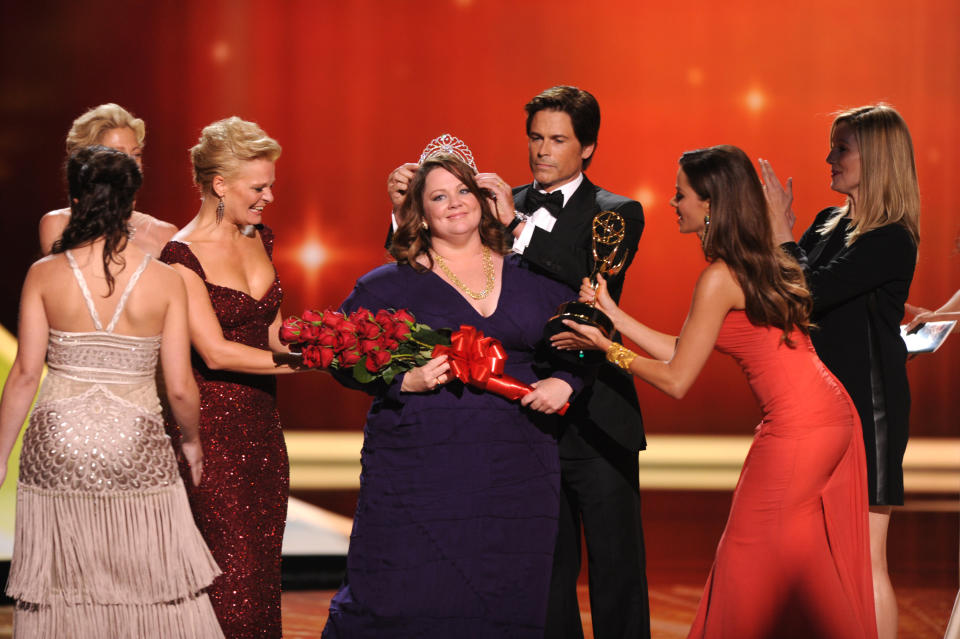 LOS ANGELES, CA - SEPTEMBER 18: Melissa McCarthy (C) accepts the award for "Outstanding Lead Actress in a Comedy Series" from (L-R) Martha Plimpton, Rob Lowe, Sofia Vergara and Laura Linney onstage at the Academy of Television Arts & Sciences 63rd Primetime Emmy Awards at Nokia Theatre L.A. Live on September 18, 2011 in Los Angeles, California. (Photo by Vince Bucci/Invision for the Academy of Television Arts & Sciences/AP Images)