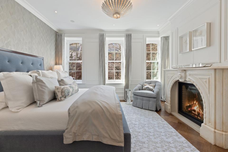 Inspirato's Breakfast at Tiffany's Brownstone's bedroom with cozy fireplace