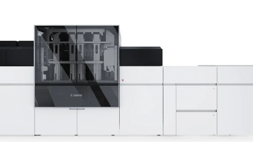 Printing up to 4.5 million B2 images per month, the varioPRESS iV7 aims to set a new standard in the digital B2 segment