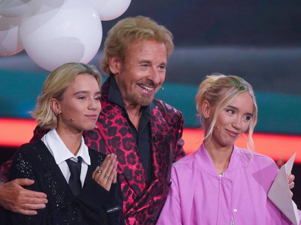 Lisa und Lena mit Thomas Gottschalk bei "Wetten, dass..?". (Bild: imago images/HOFER)