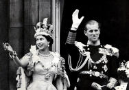 <p>A la mort du roi George VI, Elizabeth II accède au trône et devient reine d’Angleterre en 1953, faisant de son époux le prince consort du Royaume-Uni.</p><br><br><a href="https://www.elle.fr/People/La-vie-des-people/News/Disparition-du-prince-Philip-retour-sur-les-moments-marquants-de-sa-vie#xtor=AL-541" rel="nofollow noopener" target="_blank" data-ylk="slk:Voir la suite des photos sur ELLE.fr;elm:context_link;itc:0;sec:content-canvas" class="link ">Voir la suite des photos sur ELLE.fr</a><br><h3> A lire aussi </h3><ul><li><a href="https://www.elle.fr/People/La-vie-des-people/News/Jubile-d-Elisabeth-II-Kate-et-William-sont-ils-toujours-en-froid-avec-Meghan-et-Harry-4026918#xtor=AL-541" rel="nofollow noopener" target="_blank" data-ylk="slk:Jubilé d’Elisabeth II : Kate et William sont-ils toujours en froid avec Meghan et Harry ?;elm:context_link;itc:0;sec:content-canvas" class="link "> Jubilé d’Elisabeth II : Kate et William sont-ils toujours en froid avec Meghan et Harry ?</a></li><li><a href="https://www.elle.fr/People/La-vie-des-people/News/Scandale-royal-Elisabeth-II-et-le-prince-Philip-face-aux-rumeurs-d-infidelite-4014051#xtor=AL-541" rel="nofollow noopener" target="_blank" data-ylk="slk:Scandale royal : Elisabeth II et le prince Philip face aux rumeurs d’infidélité;elm:context_link;itc:0;sec:content-canvas" class="link ">Scandale royal : Elisabeth II et le prince Philip face aux rumeurs d’infidélité</a></li><li><a href="https://www.elle.fr/People/La-vie-des-people/News/Couple-royal-Elizabeth-II-et-le-prince-Philip-les-inseparables-3908398#xtor=AL-541" rel="nofollow noopener" target="_blank" data-ylk="slk:Couple royal : Elisabeth II et le prince Philip, les inséparables;elm:context_link;itc:0;sec:content-canvas" class="link ">Couple royal : Elisabeth II et le prince Philip, les inséparables</a></li><li><a href="https://www.elle.fr/People/La-vie-des-people/News/Elisabeth-II-rend-hommage-au-prince-Philip-un-an-apres-sa-mort-4014308#xtor=AL-541" rel="nofollow noopener" target="_blank" data-ylk="slk:Elisabeth II rend hommage au prince Philip un an après sa mort;elm:context_link;itc:0;sec:content-canvas" class="link ">Elisabeth II rend hommage au prince Philip un an après sa mort</a></li><li><a href="https://www.elle.fr/Astro/Horoscope/Quotidien#xtor=AL-541" rel="nofollow noopener" target="_blank" data-ylk="slk:Consultez votre horoscope sur ELLE;elm:context_link;itc:0;sec:content-canvas" class="link ">Consultez votre horoscope sur ELLE</a></li></ul>