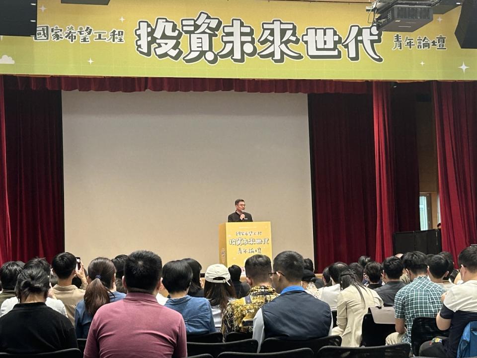 準行政院長卓榮泰今天(21日)出席民進黨舉辦的「投資未來世代」青年論壇。(趙婉淳 攝)