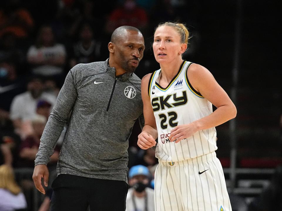 James Wade speaks to Chicago Sky point guard Courtney Vandersloot.