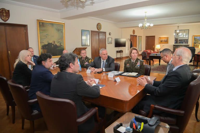 La reunión en el Ministerio de Defensa