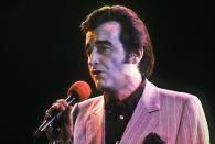 <strong>Dick Rivers est décédé le 24 avril 2019, le jour de ses 74 ans</strong>. Il a succombé à un cancer. Icône du rock français, il avait commencé sa carrière avec le groupe "Les chats sauvages", avant de se lancer, avec succès, en solo. On lui doit les tubes <em>"Nice baie des Anges", "Faire un pont"</em> ou <em>"Tu n'es plus là"</em>. Crooner à la coupe de cheveux banane reconnaissable, Dick Rivers s'est également tourné vers le cinéma, avec deux films tournés pour Jean-Pierre Mocky, en 1999 et 2003.