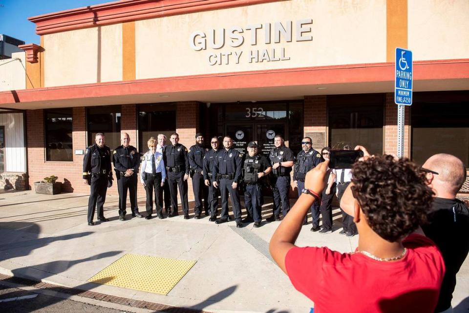 Gustine police officers pose for photo following a swearing in ceremony for four new Gustine Police Department Reserve Officers in Gustine, Calif., on Tuesday, June 20, 2023. Andrew Kuhn/akuhn@mercedsun-star.com
