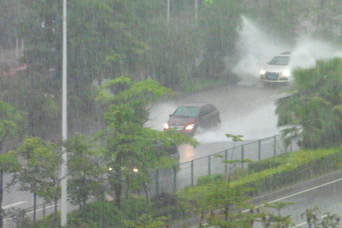 河南省近日暴雨連連，古城鄭州更是遭逢瞬間降雨，多處被淹、基礎設施停擺且多區停電，災情慘重。（Photo by Chris on Flickr under CC 2.0）