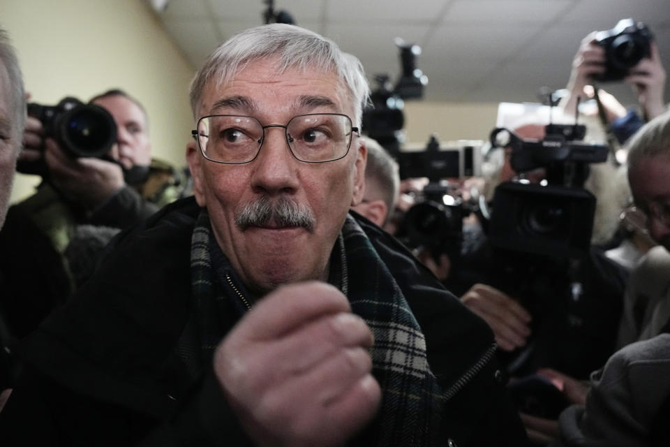 The co-chair of Nobel Peace Prize winning Memorial Human Rights Centre Oleg Orlov stands surrounded by journalists prior to a court session for a new trial on charges of repeated discrediting Russian military, in Moscow, Russia, on Tuesday, Feb. 27, 2024. (AP Photo/Alexander Zemlianichenko)