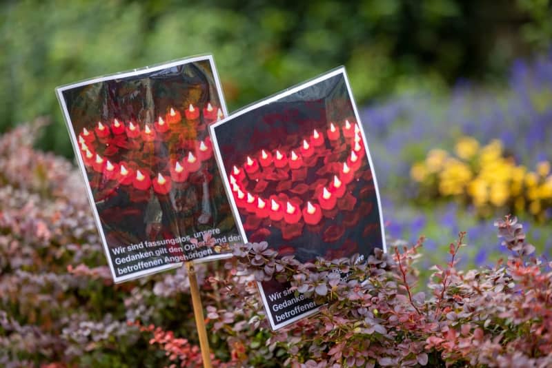 People lay flowers and candles at the scene of a knife attack at Solingen's city festival. Several people were killed and injured in a knife attack on Friday night at the city festival celebrating the 650th anniversary of the city of Solingen. Thomas Banneyer/dpa