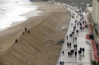 El paseo marítimo de Biarritz, a la altura de El Casino, junto a la playa. La erosión está haciendo muchos estragos en esta ciudad francesa.