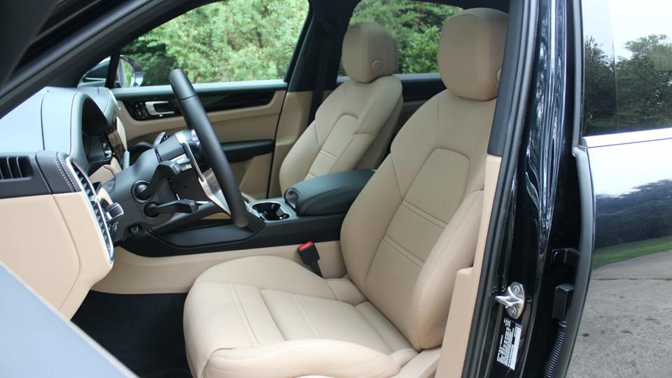 2021 Porsche Cayenne E-Hybrid front seats