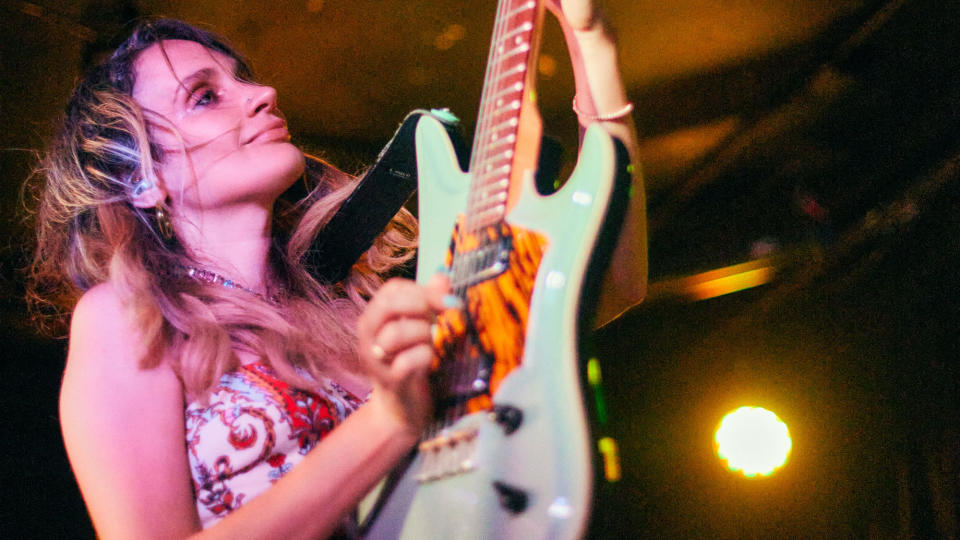 Sadie Dupuis performs live with Speedy Ortiz