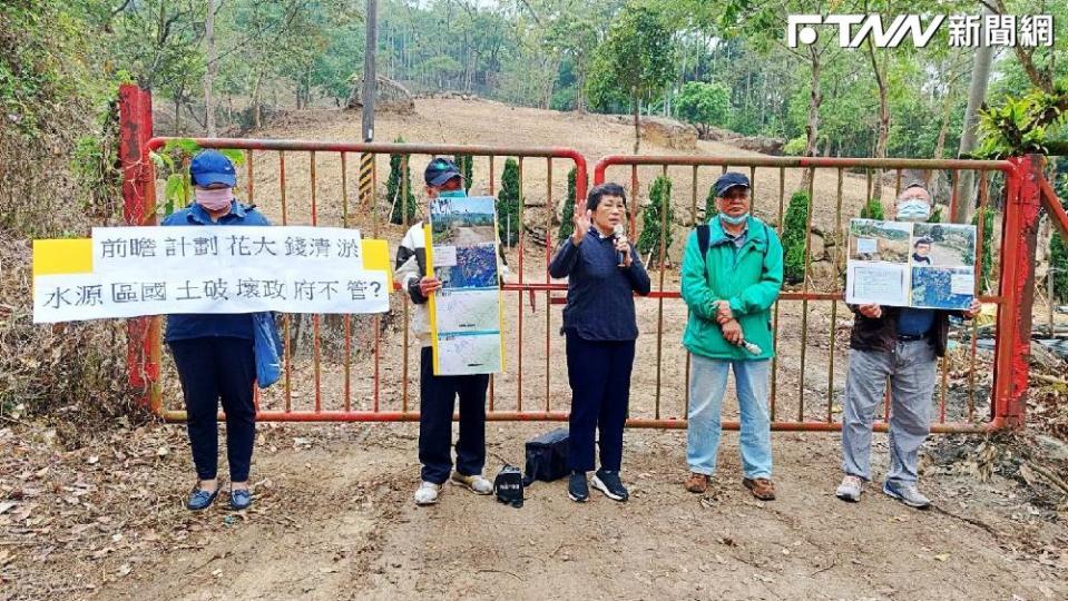 前時代力量立委陳椒華與環保團體前往台南白河水庫水源區會勘。（圖／陳椒華提供）