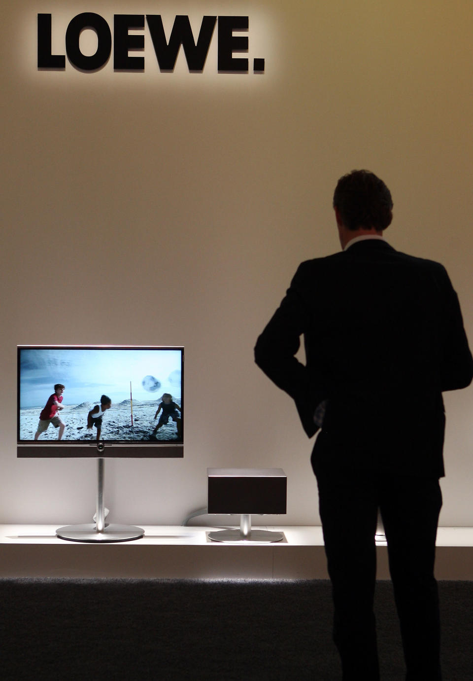 BERLIN, GERMANY - AUGUST 31: A visitor looks at a Loewe Connect ID television during the Internationale Funkausstellung (IFA) 2012 consumer electronics trade fair on August 31, 2012 in Berlin, Germany. Microsoft, Samsung, Sony, Panasonic and Philips are amongst many of the brands showcasing their latest consumer electronics hardware, software and gadgets to members of the public from August 31 to September 5. (Photo by Adam Berry/Getty Images)