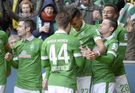 Werder Bremen's Davie Selke (C) celebrates with his team mates after scoring the opening goal during the German Bundesliga first division soccer match against Borussia Dortmund in Bremen, December 20, 2014. REUTERS/Fabian Bimmer