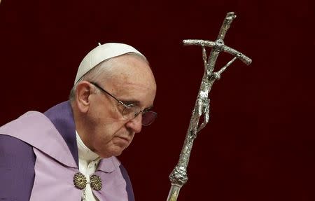 Pope Francis leads a penitential service in Saint Peter's Basilica at the Vatican March 4, 2016. REUTERS/Max Rossi