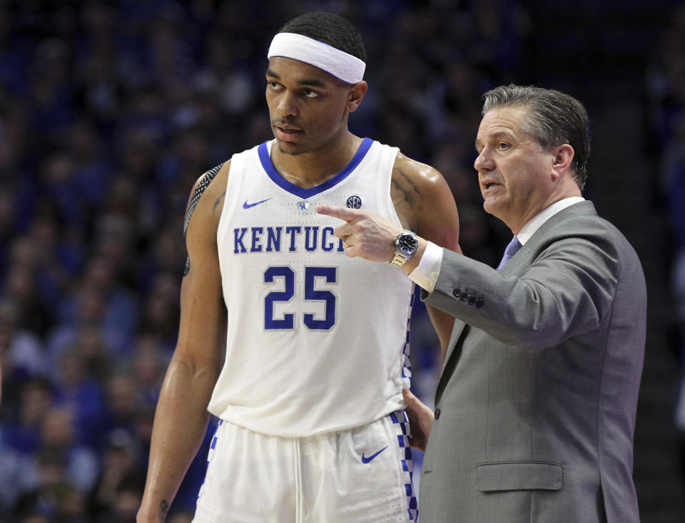 Kentucky head coach John Calipari, right, instructs PJ Washington (25) during the second half of an NCAA college basketball game against Florida in Lexington, Ky., Saturday, March 9, 2019. Kentucky won 66-57. (AP Photo/James Crisp)